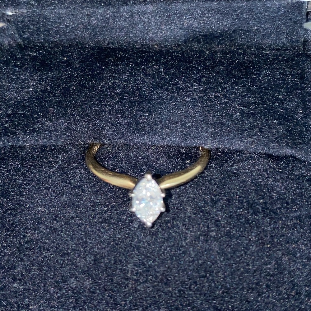 Diamond ring - Picture 2 of 4